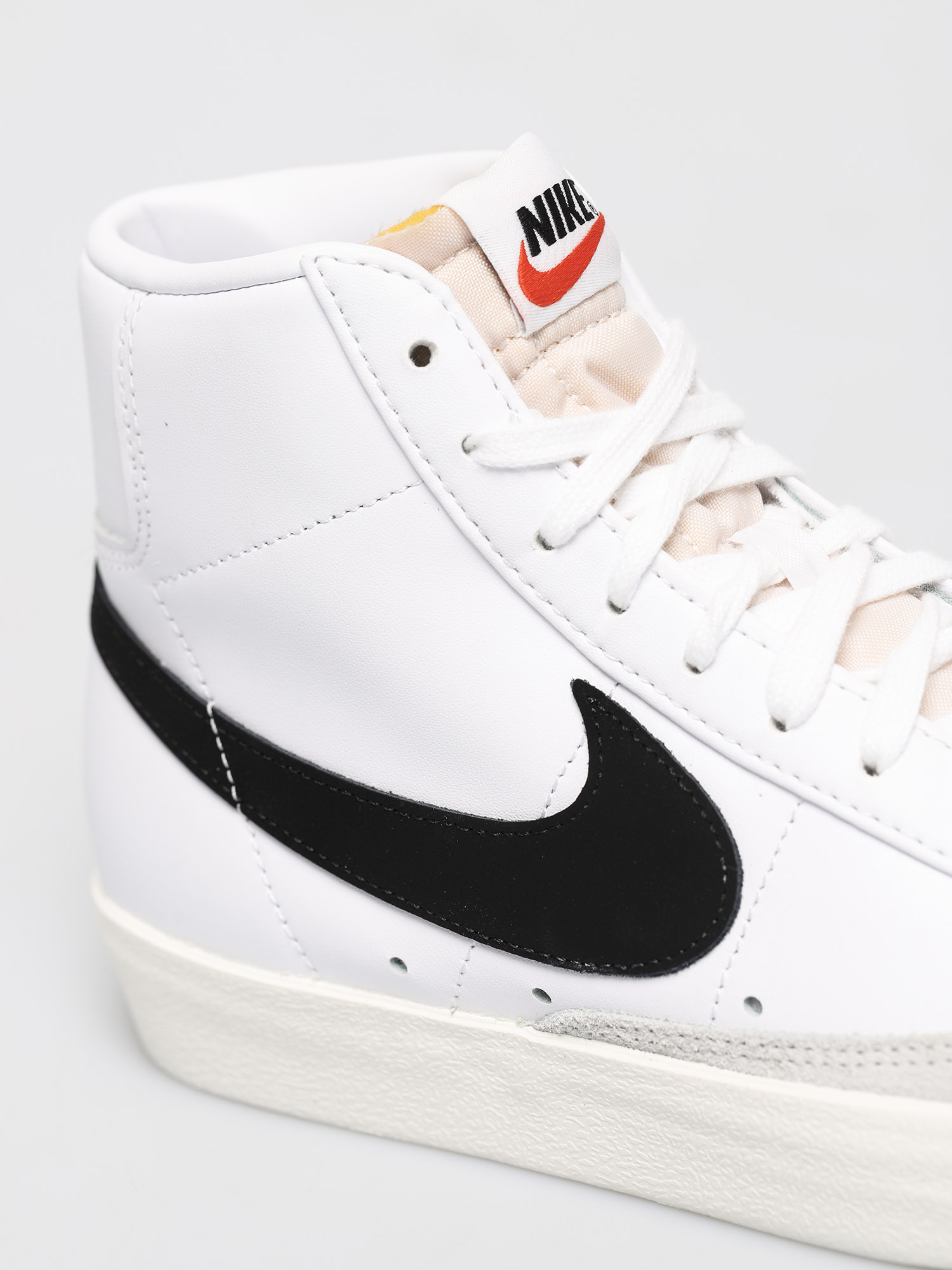 nike mid 77 white