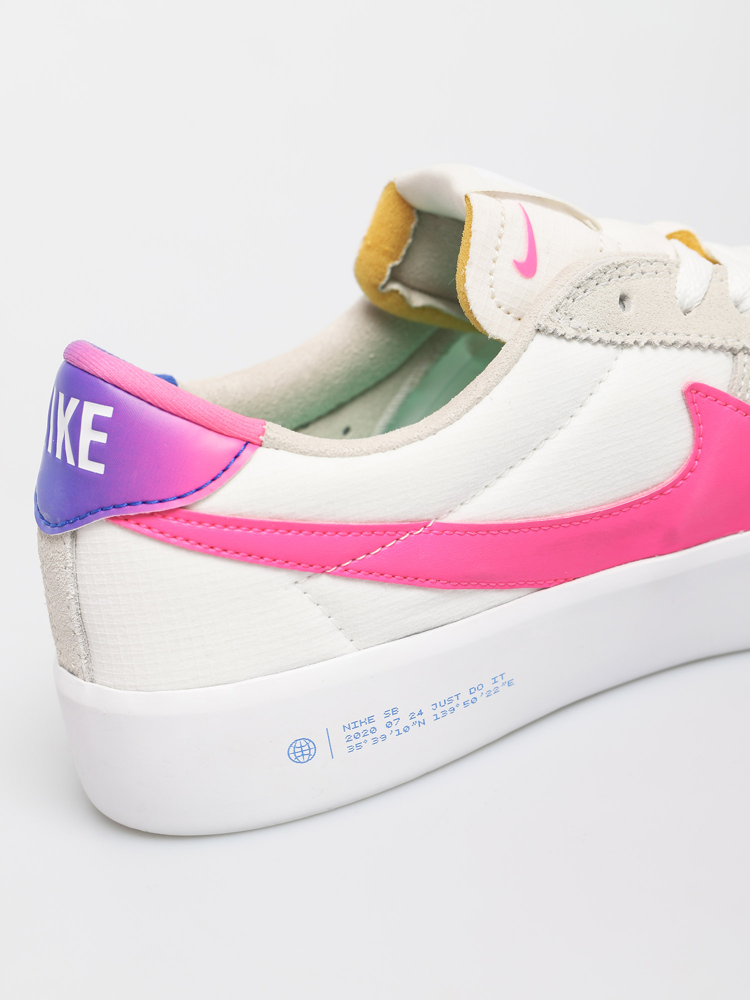 nike sb blue pink
